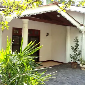 Layathraa Guest house Kandy
